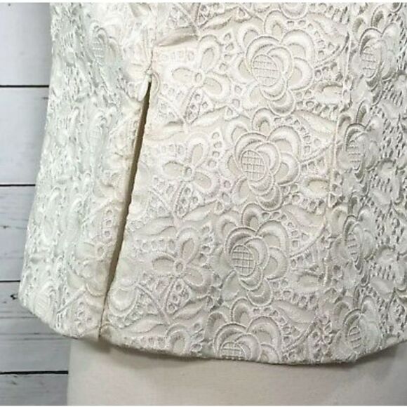 Doncaster Sport Creme Floral Embroidered Sleeveless Top EUC - Picture 5 of 8